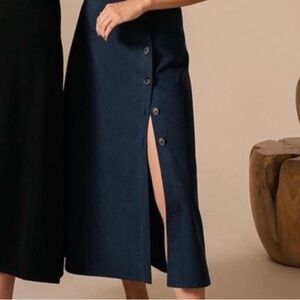 Womn Black Button-Down Midi Skirt